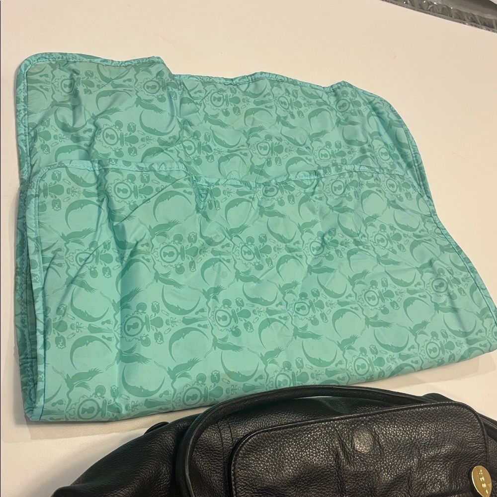 Luxurious NEST Black Leather Baby Diaper Bag that’s more like a high end purse! - Picture 7 of 12